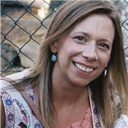 Soy una persona empatica, Capaz de adaptar los contenidos a las capacidades y necesidades del alumno, guiándole en su proceso educativo hacia una mejora de sus aptitudes.