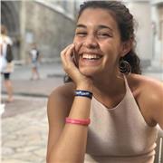 Profesora de ciencias y matemáticas. Soy licenciada en Farmàcia y profesora de secundaria de Física y Química y Matemáticas.