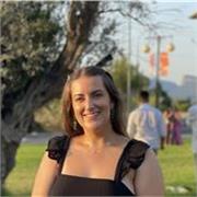 Profesora de inglés que imparte clases a niños, adolescentes y adultos. No dudes en contactar conmigo para más información☺️