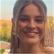 Profesora de inglés dirigida a niños de primaria y Educación Secundaria obligatoria 