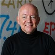 Englischlehrer die mit Grundschülern, Sekundairschülern und Erwachsene arbeiten kann.