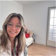 Profesional especializada en liderazgo, gestión organizativa y administración. Docente online en Administración de Empresas, con un enfoque práctico y aplicado