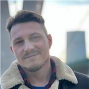 Me defino como alguien paciente y capaz a la hora de transmitir ideas. Clases dirigidas a artistas digitales.