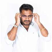 Someone who has studied English as both a first and second language through the IB Diploma Programme, as well as IGCSE