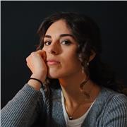 Insegnante di inglese ai bimbi della scuola Kids & Us che offre ripetizioni ai bimbi, adolescenti e adulti