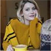 Profesora nativa de Reino Unido, con 10 años de experiencia con alumnos desde los 3 años hasta adultos. 