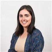 Profesora de Marketing Digital con enfoque práctico y analítico