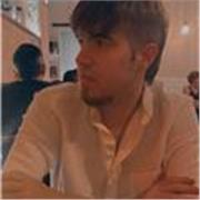 Graduado en Filosofía por la universidad de Zaragoza 