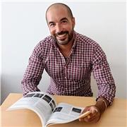 Licenciado en CAFD con Máster de profesorado, experto en emergencias y diestro en ciencias.