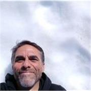 Profesor de Escritura imparte clases a niños de todas las edades