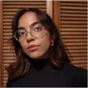 Profesora de dibujo, titulada en Bellas Artes, que cuenta con experiencia previa enseñando a niños y adolescentes.