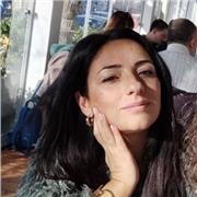 Docente di lettere ( storia, grammatica) impartisce lezioni a studenti di scuola secondaria (medie e superiori)