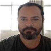 I’m a Business English specialist helping professionals communicate confidently in real-world corporate situations.