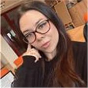 Profesora de la rama de artes plásticas y visuales, y licenciada en Bellas Artes