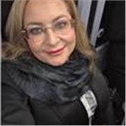 Offro lezioni private ai bambini di scuole elementari e medie, adattandomi alle loro esigenze.