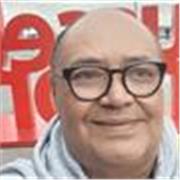 Profesor titulado en Educación, con especialidad en el área de Biología y Ciencias Naturales, con Maestría en Gerencia Educativate
