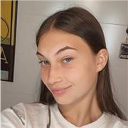 Doy clases adaptadas al nivel y edad del alumno, tanto de ingles (B2), como de lengua y literatura, y dibujo/plastica