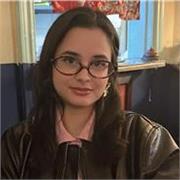 professora particular de humanidades com formação em história e experiência na área da educação