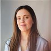 Professora de llengua i literatura catalana per fer classes de repàs a estudiants d'educació secundària. 