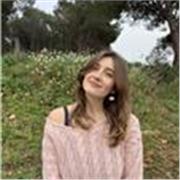 Soy una persona activa, amable y responsable. Puedo ensenyar a niños y niñas de todas las edades. 