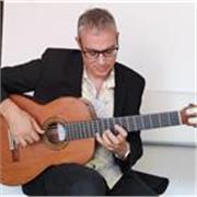 Se imparten clases de guitarra A TODOS LOS NIVELES, A TODAS LAS EDADES (a partir de los 7 años). Iniciación, grado medio, avanzado y perfeccionamiento. Guitarra clásica, guitarra latino-americana y brasileña, guitarra eléctrica, acústica, rock, folk y blu