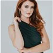 Native English speaker with an impeccable mastering of the English language