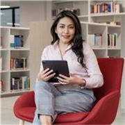 Facilitadora de comunicación interpersonal y habilidades sociales aplicadas al entorno profesional.