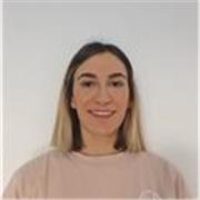 Una chica responsable y que le gusta ayudar a los demás.