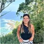 Me defino como una persona apasionada por la enseñanza, especialmente del inglés. Tuve la oportunidad de estudiar en USA 