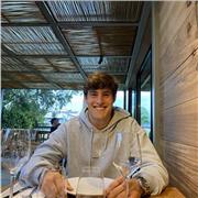 Doy clases particulares de Inglés y Matemáticas. Soy un estudiante de psicología y criminología, cursando en Estados Unidos. Me caracterizo por hacer las clases dinámicas y divertidas, ya que creo que se aprende mucho mejor cuando se está disfrutando