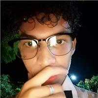 Estudiante de ingeniería civil da apoyo a estudiantes en el área de matemáticas