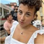Offro lezioni private per cominciare ad imparare o affinare la lingua, mi rivolgo sia a persone adulte che ai bambini.