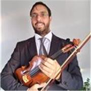 Docente di violino con esperienza pluriennale. Lezioni anche a domicilio. Rivolto a bambini che abbiano interesse verso questo str