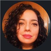 Tutor de español que enseña a niños y adultos de todas las edades