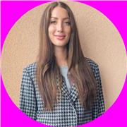 Profesora de Arte Contemporáneo y Visual Cultures. Me interesa hacer el arte contemporáneo accesible a todos, y dar las herramientas para leer de una manera clara y concisa lo que es el arte que realmente refleja la sociedad en la que vivimos.