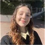 Tutrice pour l'aide aux devoirs et le soutien scolaire donne de cours particuliers