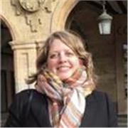 Licenciada en Derecho y abogada, con 3 años de experiencia como preparadora de oposiciones a distintos Cuerpos de las Administraciones Públicas, y un alto porcentaje de aprobados.
Clases on line, con apartados teóricos y prácticos consistentes en la reali