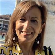 Insegnante di disegno, pittura, collage ed altre tecniche e di storia dell’arte con esperienza pluridecennale impartisce lezioni singole o di gruppo