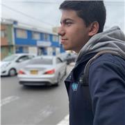 Estudiante de inglés con buen manejo de ingles b2