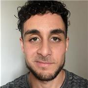 Jeune homme motivé à partager mon savoir sur l’espagnol