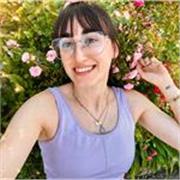 Soy una persona muy motivadora, alegre y me gusta el trabajo en equipo. Doy clases a quien necesite, estoy a su total disposición