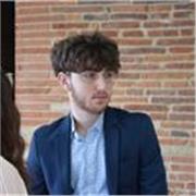 Je donne des cours aux élèves qui en ont besoin, en allant à leur rythme et en restant à l'écoute.
