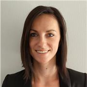 Professeur de yoga vinyasa, yoga de la femme, yoga hormonal et yoga enfant
