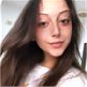 Maestra de español da clases de aprendizaje de este idioma