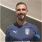 Sono laureato in scienze motorie con specialistica in scienze e tecniche dello sport. Sono preparatore atletico professionista FIGC.
Offro lezioni di persononal Trainer online o di persona su Pistoia. 