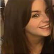 Studentessa di fisica impartisce lezioni di matematica