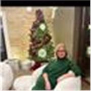 Laureata in Lingue e Letterature straniere e moderne, impartisce lezioni di francese a studenti delle scuole medie e superiori