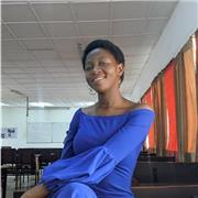 Étudiante en architecte à Yaoundé au Cameroun passionné par l'enseignement des plus petits