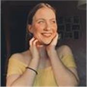 Doy clases particulares de matemáticas, física y química. Del mismo modo tras mi titulación también estoy capacitada para proporcionar clases de historia y geografía; así como de economía