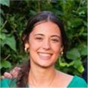 Profesora joven, con más de 6 años de experiencia trabajando con niños y adolescentes en variadas asignaturas